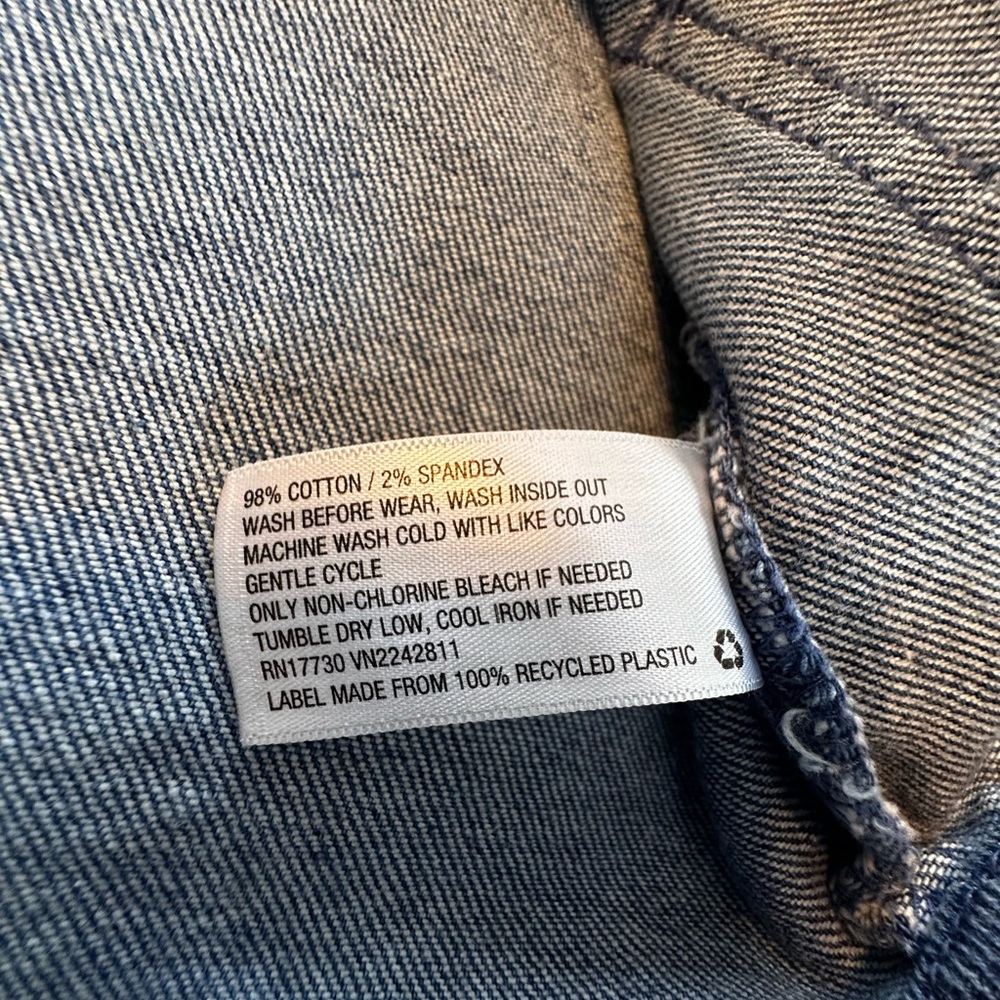 BUNDLE TO SAVE ๐ Jean Jacket - Picture 3 of 8